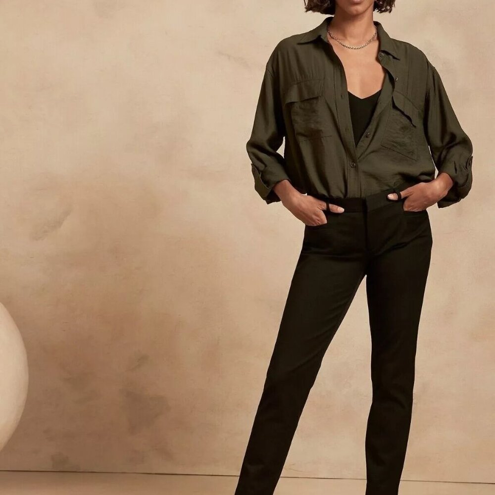 Banana Republic women's Sloan Skinny Pants Navy Color size 4 short New With Tags